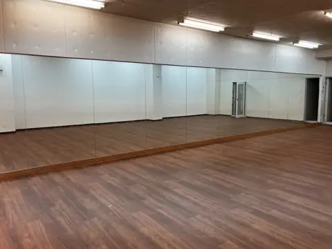 STUDIO HOUSE Y（鏡のある広い部屋）