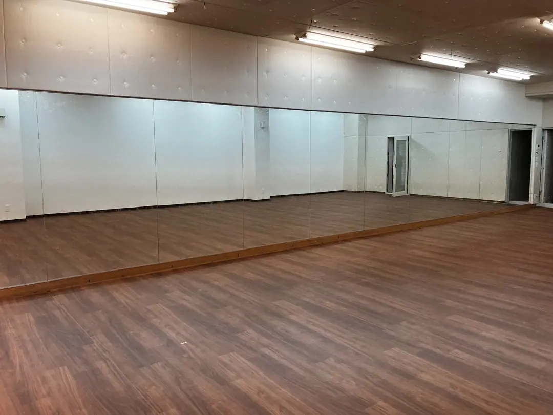 STUDIO HOUSE Y（鏡のある広い部屋）