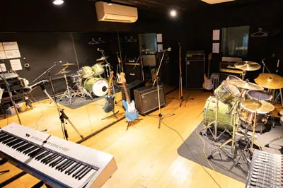 STUDIO IZ（ドラム・キーボード・アンプのある練習室）