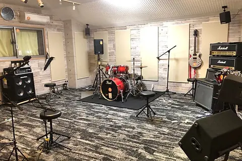 Studio-JAB（ドラムとアンプのある練習室）