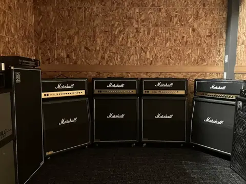 STUDIO K（Marshallのアンプが並ぶC_Studio）