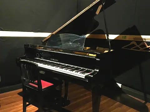 studio KANADiA：グランドピアノ