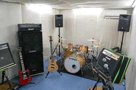 スタジオマシンヘッド（STUDIO MACHINE HEAD）（ドラム・ギターアンプのある練習室）