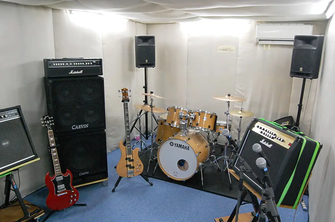 スタジオマシンヘッド(STUDIO MACHINE HEAD)(ドラム・ギターアンプのある練習室)