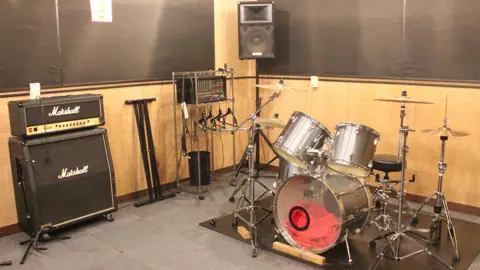 スタジオミックス：ドラムとアンプ