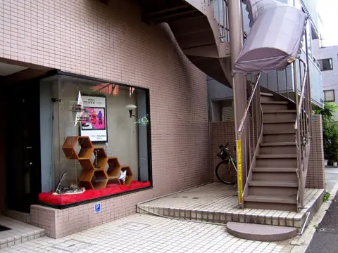 STUDIO MOVE 705：建物の外観・入口