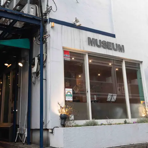 スタジオミュージアム新宿店：建物の外観