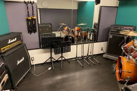 STUDIO MUSIC CITY：ドラムとマーシャルアンプ