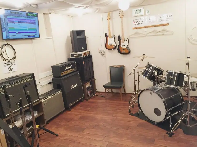 Studio Orque(ドラムとアンプのある練習室)
