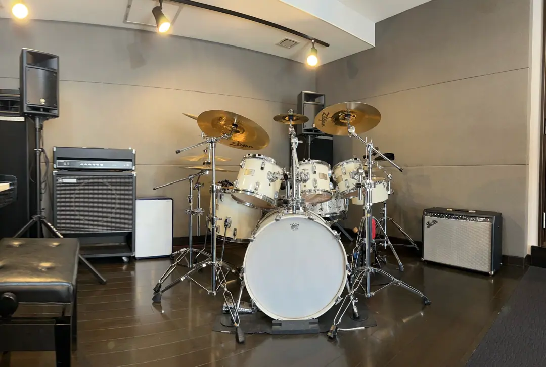 Studio Ours 24（ドラムとアンプのある練習室）