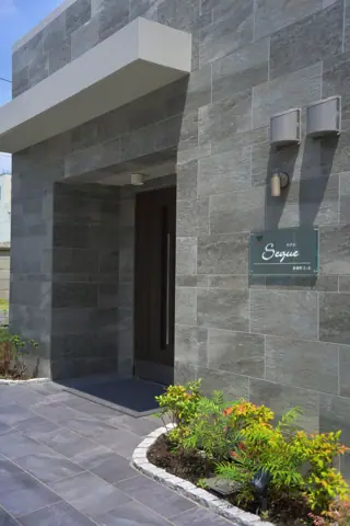 スタジオセグエ：建物の入口