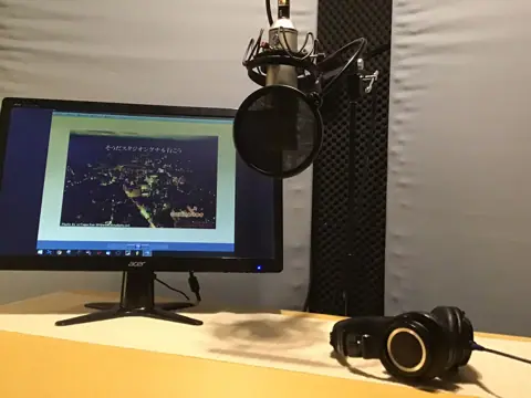 スタジオシグナル：マイクとモニター