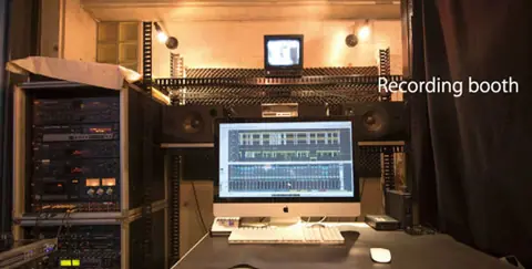 STUDIO staff：レコーディングブース