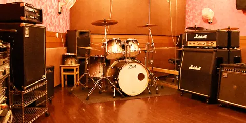 STUDIO SUN 西船橋店(ドラムとアンプのあるスタジオ)