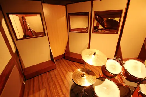 Studio TLive（スタジオトライブ）：ドラムのある部屋