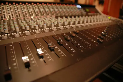 Studio TLive（スタジオトライブ）：ミキシングコンソール