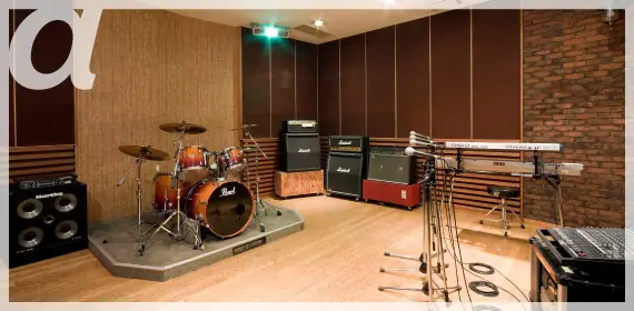 STUDIO WAVE(ステージ付きの練習室)