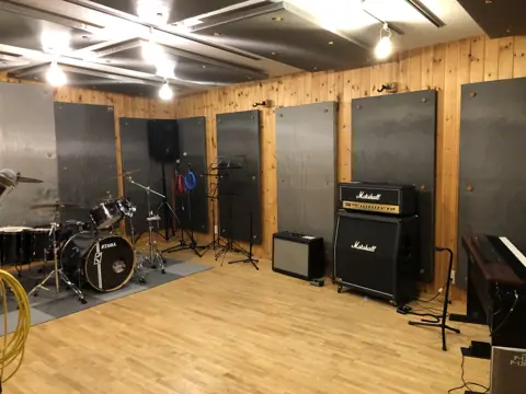 Studio WoodBox（スタジオウッドボックス）（ドラムとアンプのあるスタジオ）