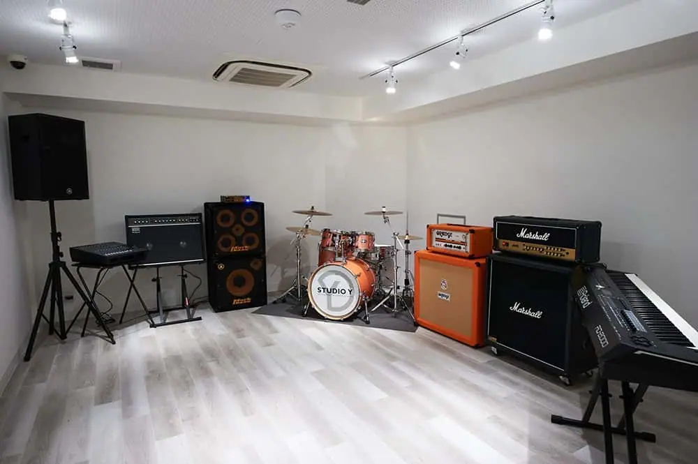 STUDIO Y(ドラムとアンプのある練習室)