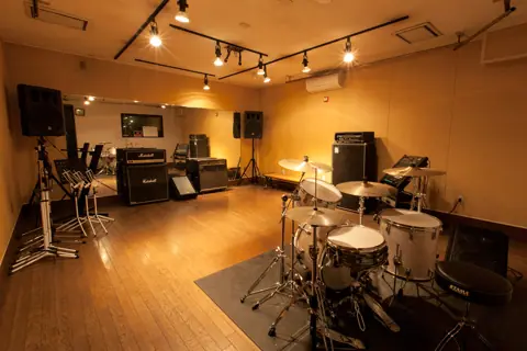 STUDIO ZOT（スタジオ ゾット）（ドラムとアンプのある練習室）
