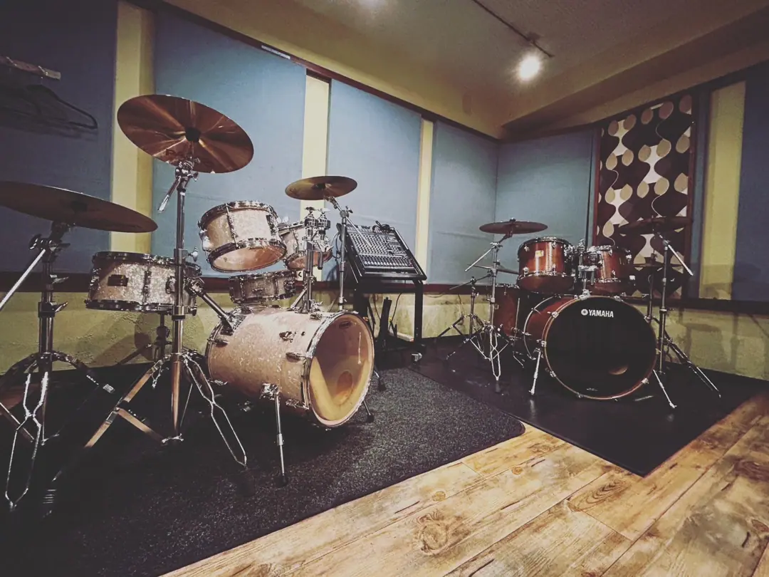 studio34（ドラムとピアノのある練習室）