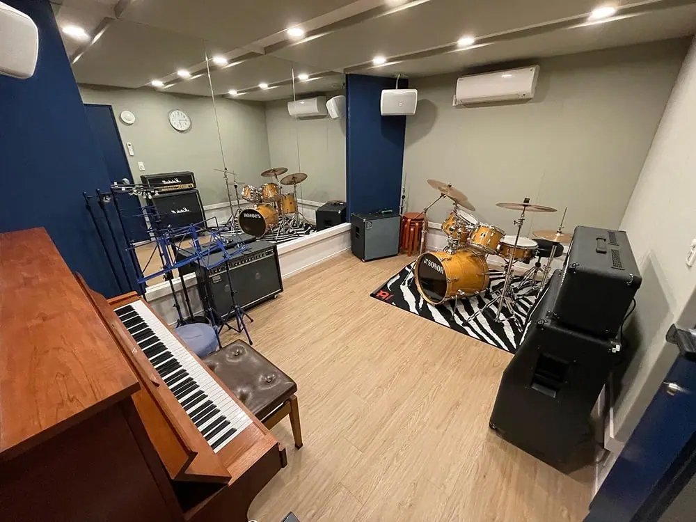 Studio 5（Rescue5 Music Academy）（ピアノ・ドラム・アンプのある練習室）