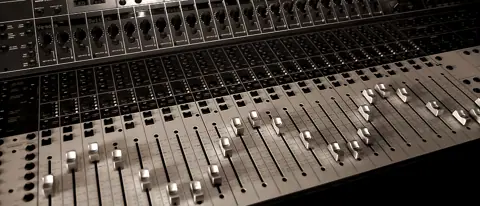 Stuoom Recording Studio + Room：ミキシングコンソール