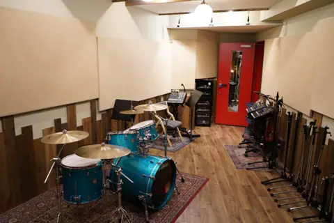 Submarine STUDIO：ドラムのあるスタジオ
