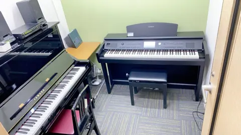 スガナミ楽器 サウンドパーク厚木 練習室レンタル：RoomD（ピアノ）