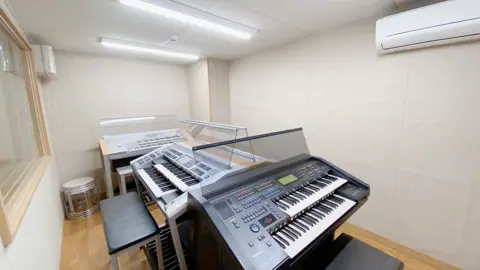 スガナミ楽器 サウンドパーク厚木 練習室レンタル：RoomF（エレクトーン）