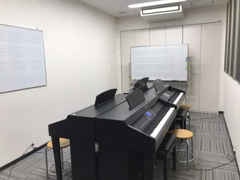 スガナミ楽器 南大沢駅前センター 練習室レンタル：電子ピアノのある練習室