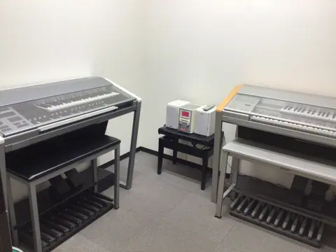 スガナミ楽器 南大沢駅前センター 練習室レンタル：エレクトーンのある練習室