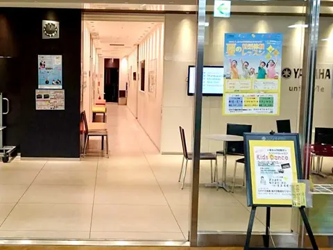 スガナミ楽器 南大沢駅前センター 練習室レンタル：店舗の入口