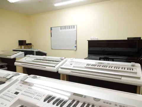 スガナミ楽器 永山センター 練習室レンタル：エレクトーンのある練習室