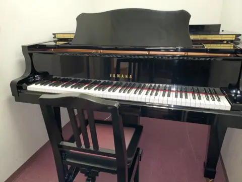 スガナミ楽器 永山センター 練習室レンタル：グランドピアノ