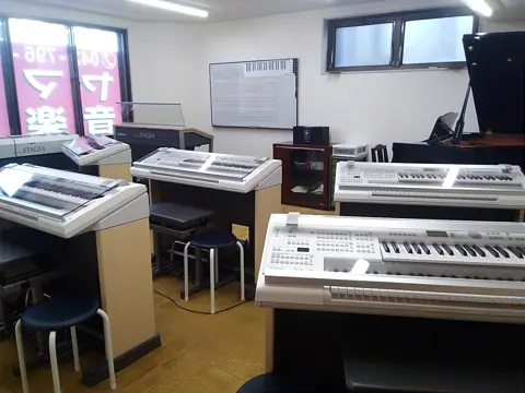 スガナミ楽器 成瀬センター 練習室レンタル:エレクトーンのある部屋