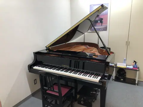 スガナミ楽器 相模原センター 練習室レンタル：グランドピアノのある部屋