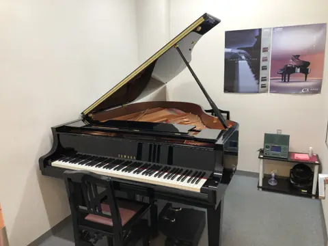 スガナミ楽器 相模原センター 練習室レンタル：グランドピアノのある部屋