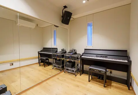 SUGI studio：電子ピアノのある部屋