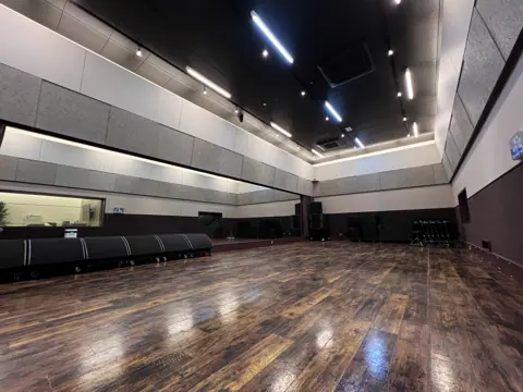TIC Studio：広い室内
