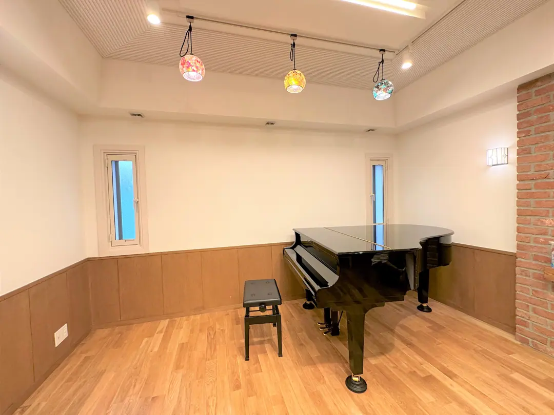横浜とべ音楽館(グランドピアノのある部屋)