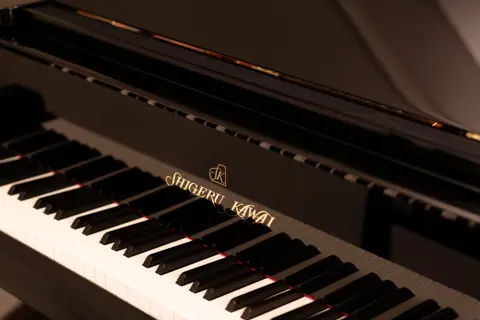 東京音楽堂 日本橋 ピアノサロン：グランドピアノの鍵盤