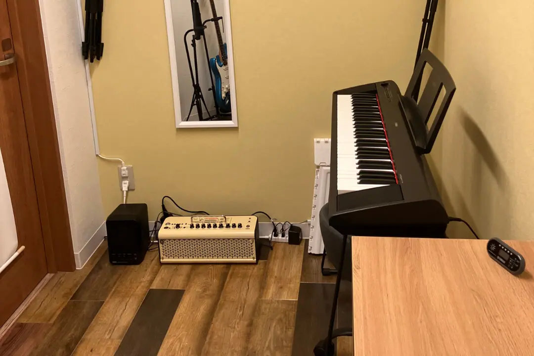 スタジオトマト 久地スタジオ（キーボードとアンプのある部屋）