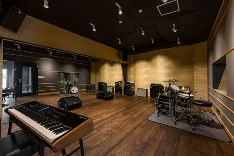 U studio（ユースタジオ）（ドラムとキーボードのあるAスタジオ）