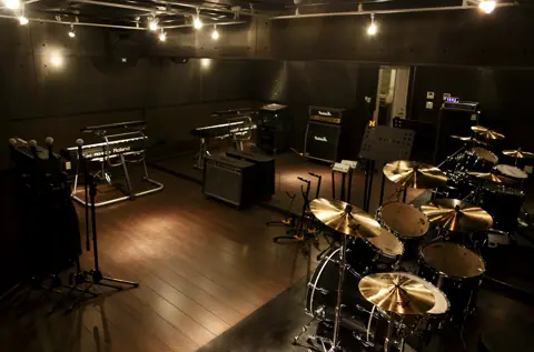 velvet room studio(ベルベットルームスタジオ)：ドラムのある練習室