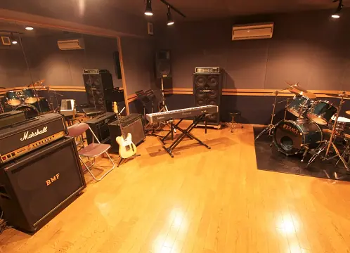 Whiteroad Sound Studio（ホワイトロードスタジオ）（ドラムとアンプのある練習室）