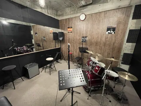 音楽スタジオ・Jクラブ（ウィンズラボ）：ROOM-C（ドラム・アンプ）