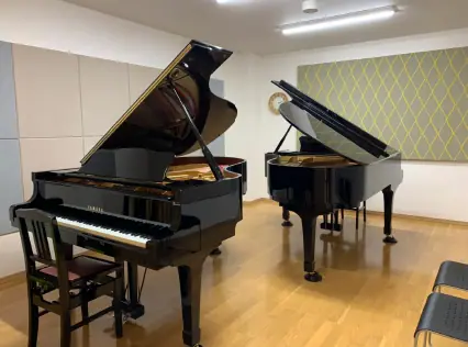 やぎ楽器 レンタルスタジオ（姫路）（グランドピアノ2台のある部屋）