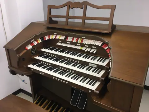 山口綾規スタジオ：オルガン