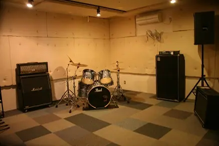 ZERO studio(ゼロスタジオ)(ドラムとアンプのある練習室)
